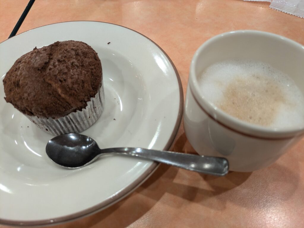 トリュフアイスとカプチーノ