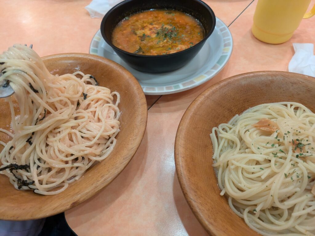 サイゼのパスタとミネストローネ